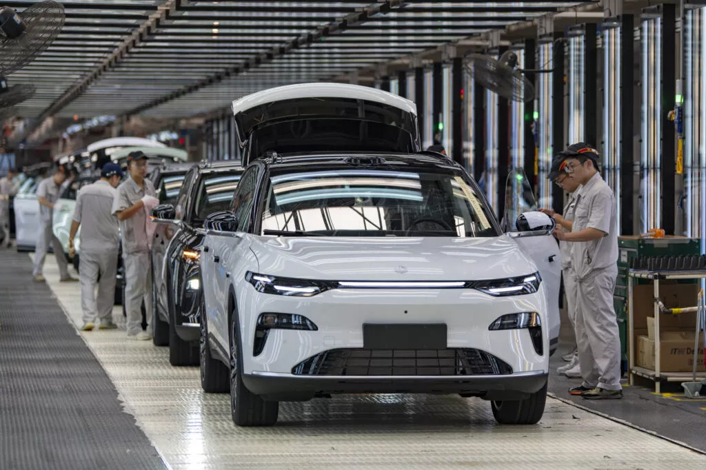 China’s EV Industry Pushes Into AI Era, Aims for Self-Thinking Cars Powered by Local Chips